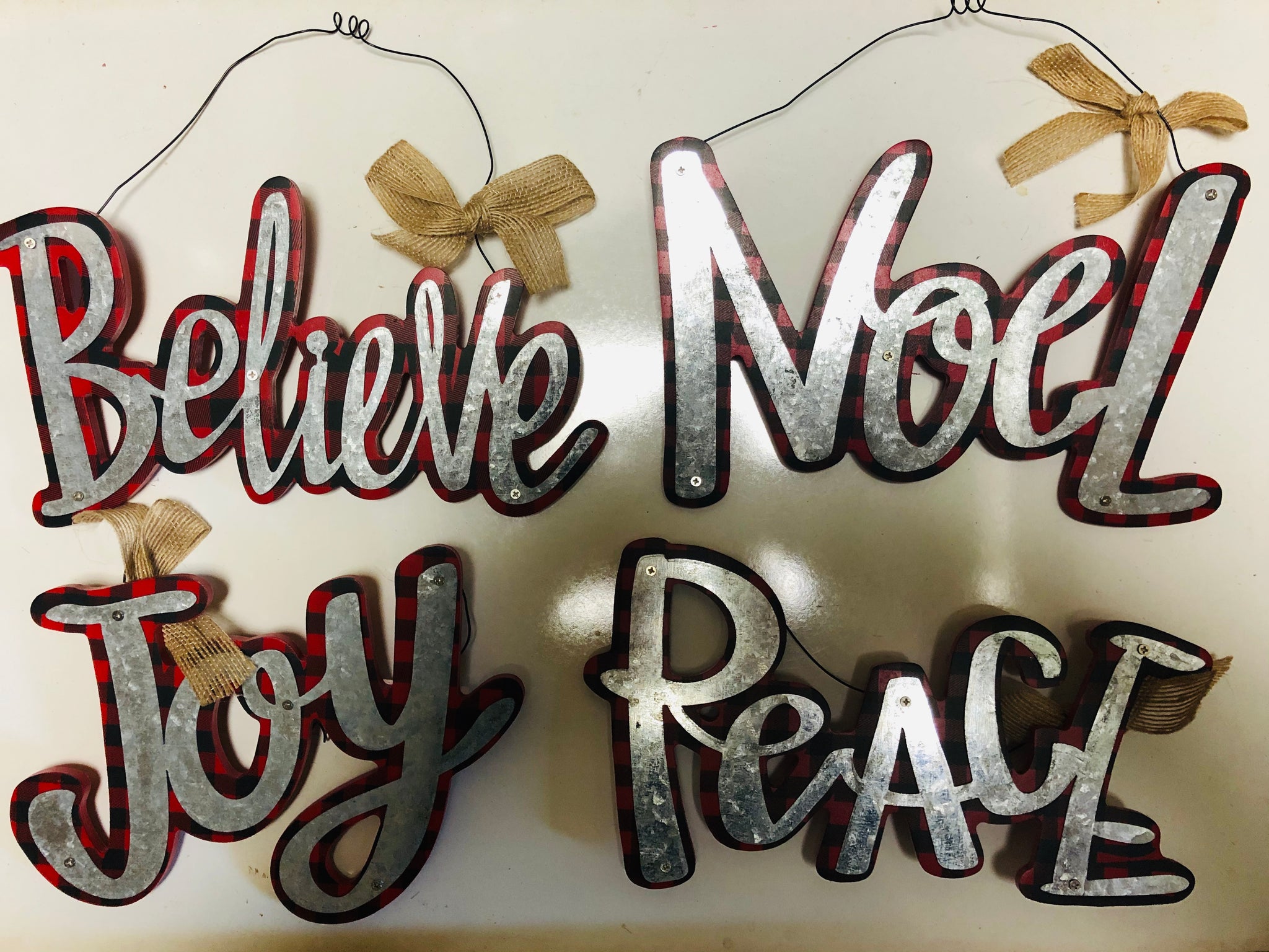 Hanging holiday word sign
