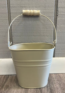Cream Metal Bucket w/handle 6.5"